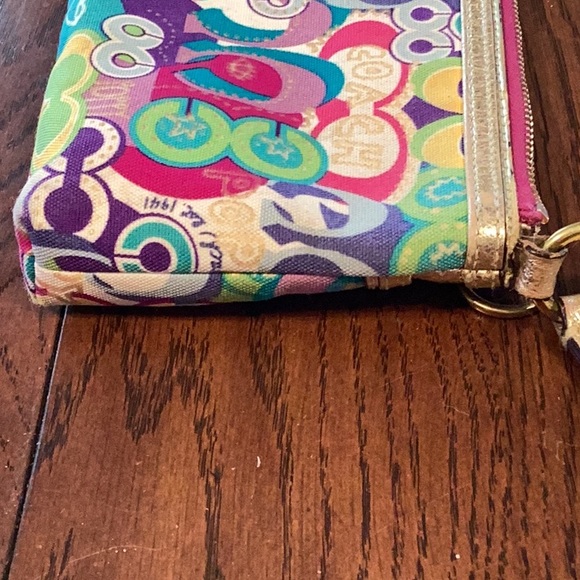Poppy Coach Large Multicolored Wristlet/Clutch - Picture 7 of 16